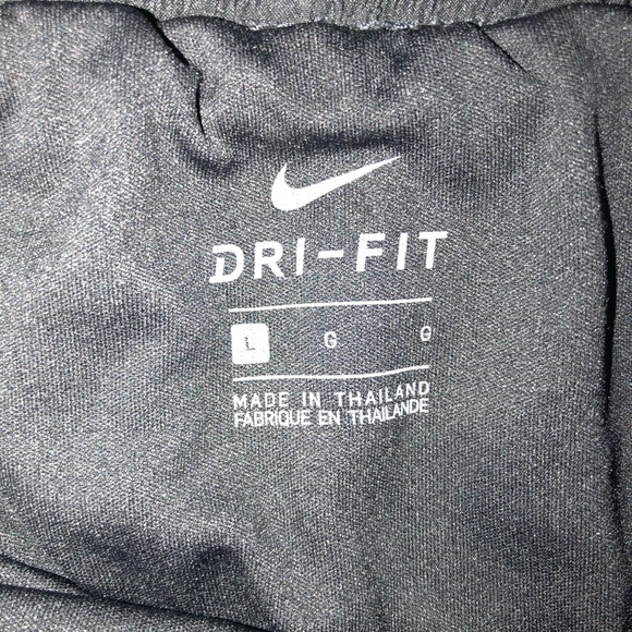 Youth large black nike shorts - Picture 2 of 2